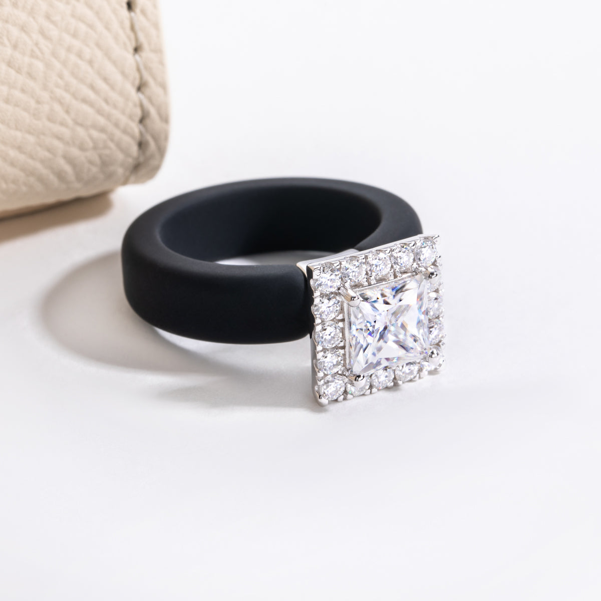 S925 Sterling Silver Princess Cut Moissanite Ring with Silicone Inner Lining