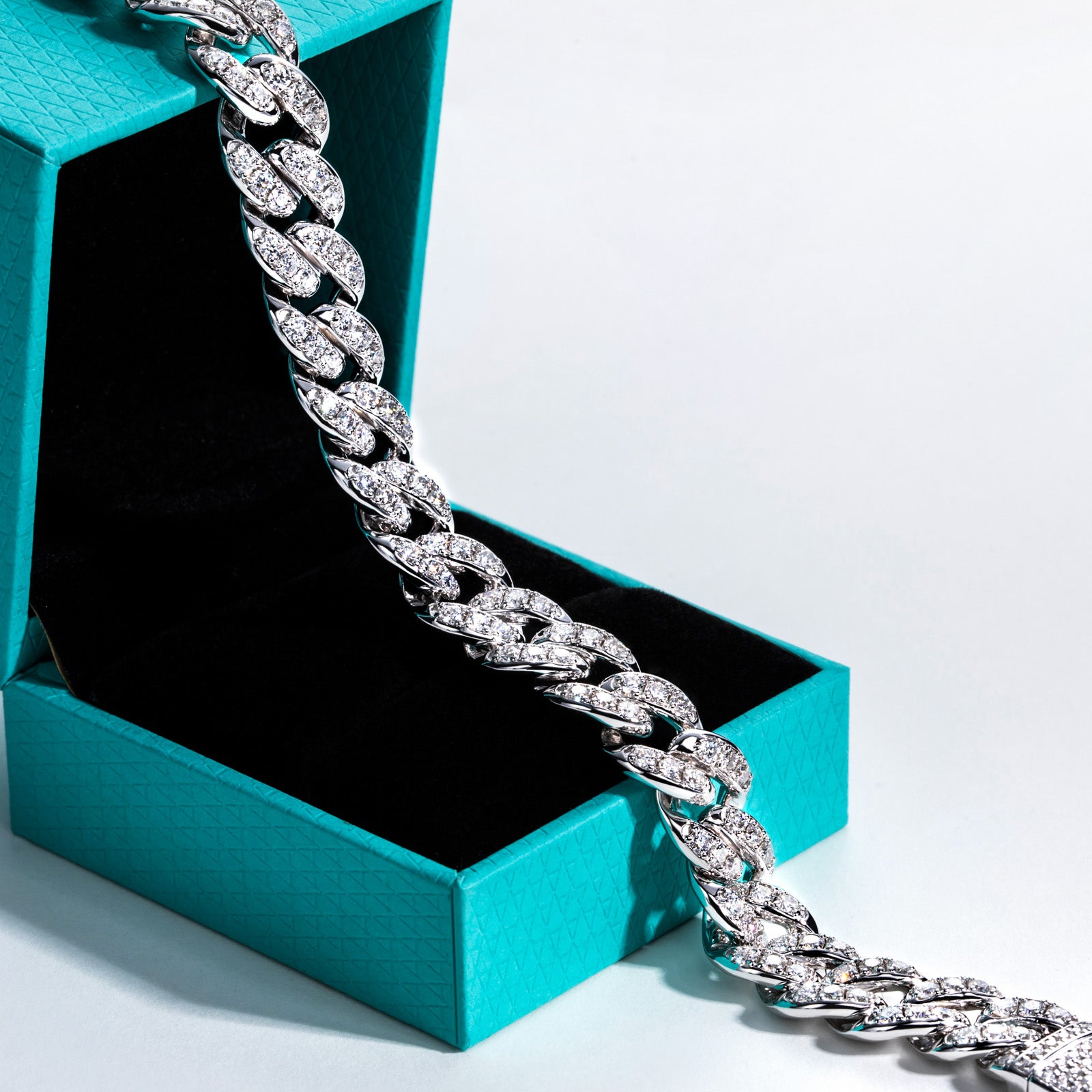 Moissanite Twisted Cuban Bracelet (1.36-5.17cttw)