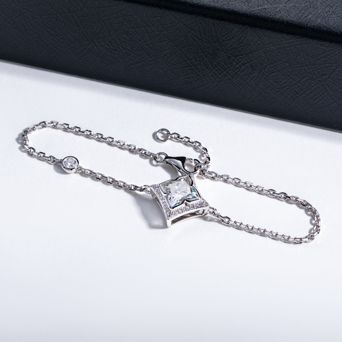 S925‑Silver 2.0 CT Princess‑Cut Moissanite Lily‑Grass Bracelet