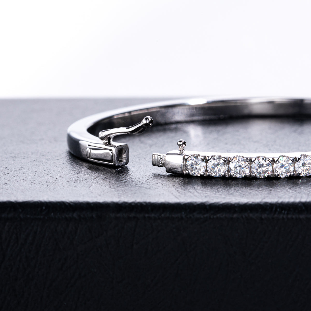 S925 Sterling Silver Round Half Pavé Moissanite Imperial Bangle