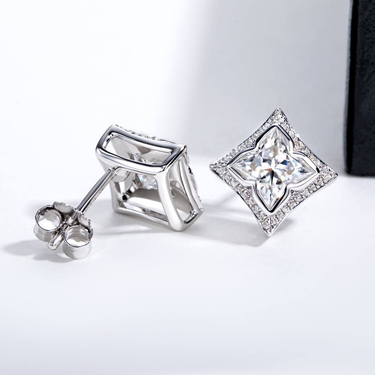 S925‑Silver 1.2 CT Princess‑Cut Moissanite Lily‑Shaped Stud Earrings