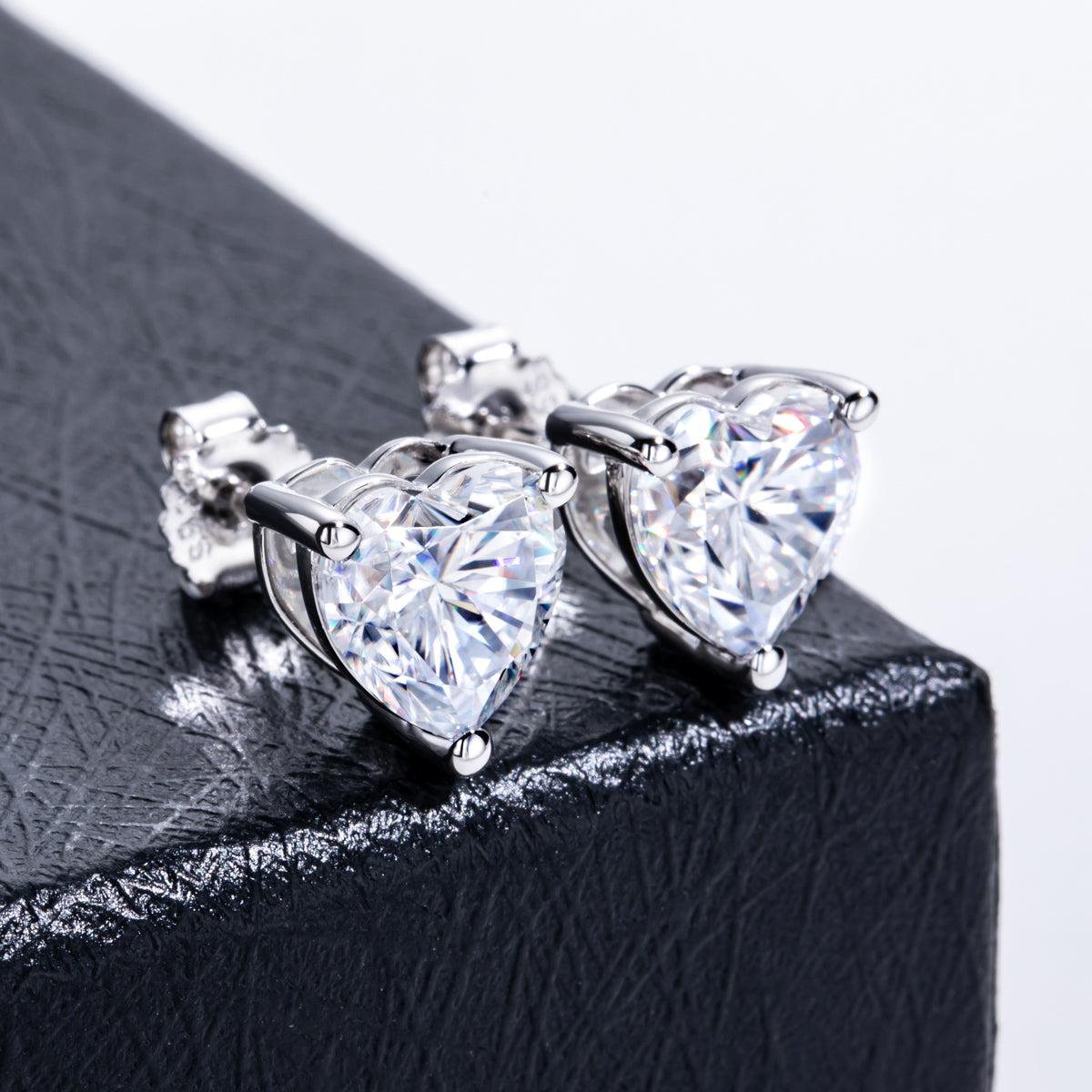 S925 Sterling Silver Heart-shaped Moissanite Stud Earrings