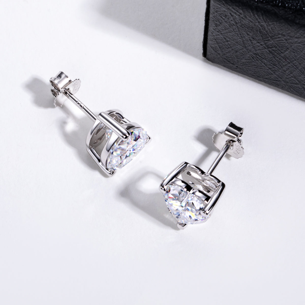 S925 Sterling Silver Heart-shaped Moissanite Stud Earrings