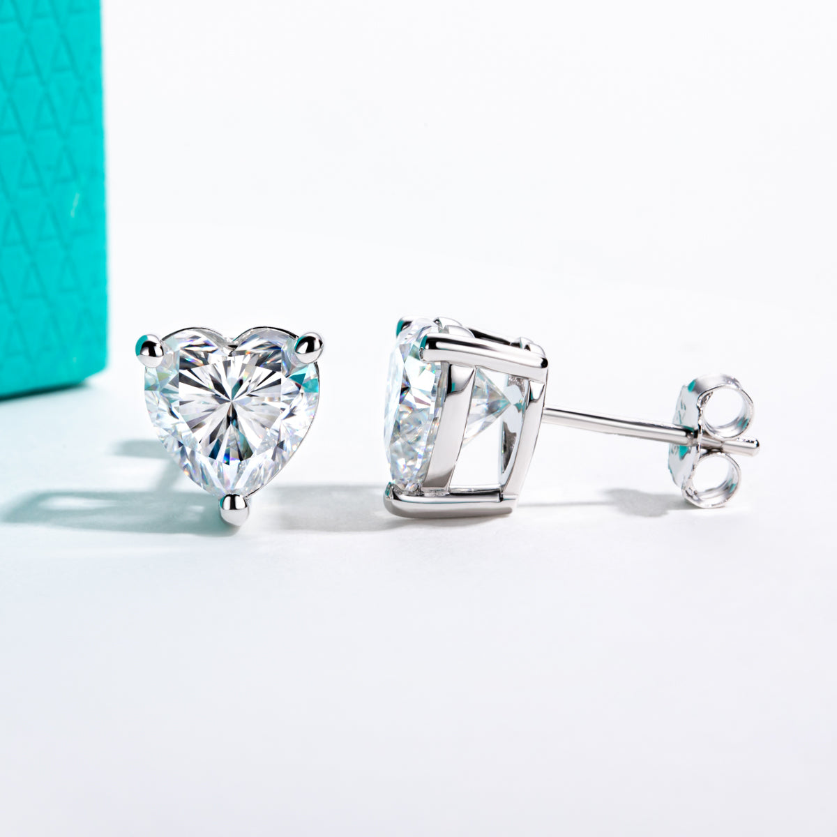 S925 Sterling Silver Heart-shaped Moissanite Stud Earrings