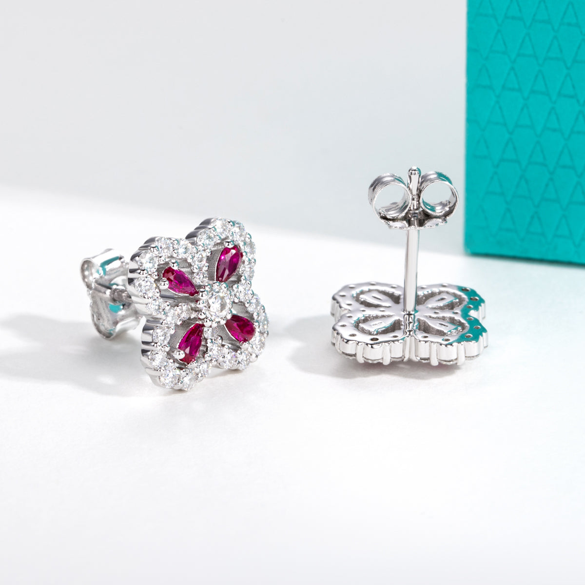S925 Sterling Silver Light Luxury Four Leaf Clover Moissanite Earrings