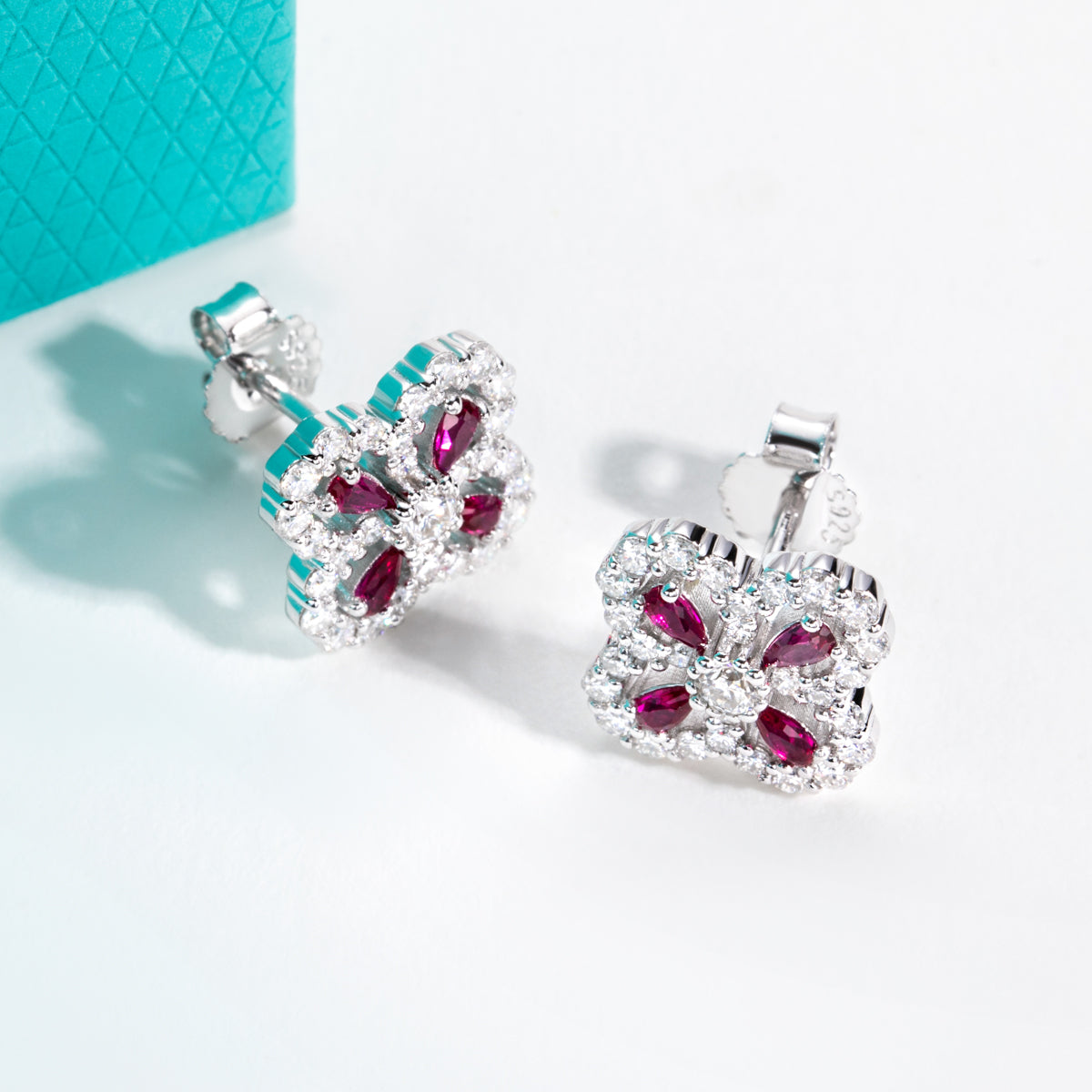 S925 Sterling Silver Light Luxury Four Leaf Clover Moissanite Earrings