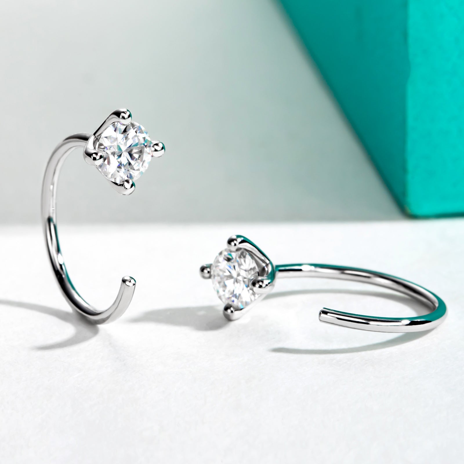 Round Cut Moissanite Hoop Earrings (0.6cttw)
