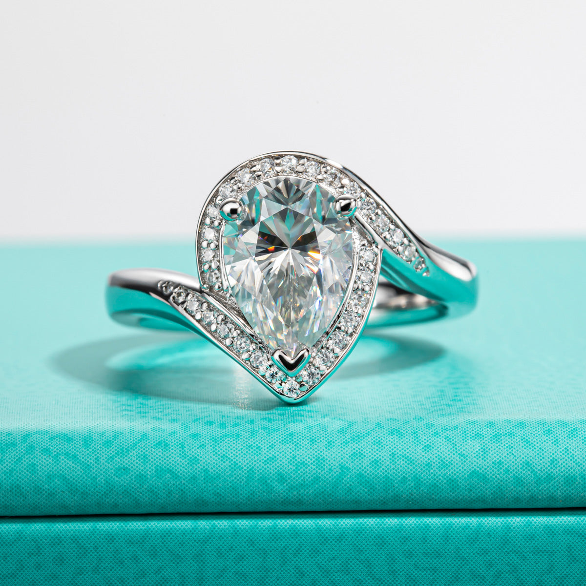 Halo Moissanite Diamond Engagement Ring (1/2/3CT)