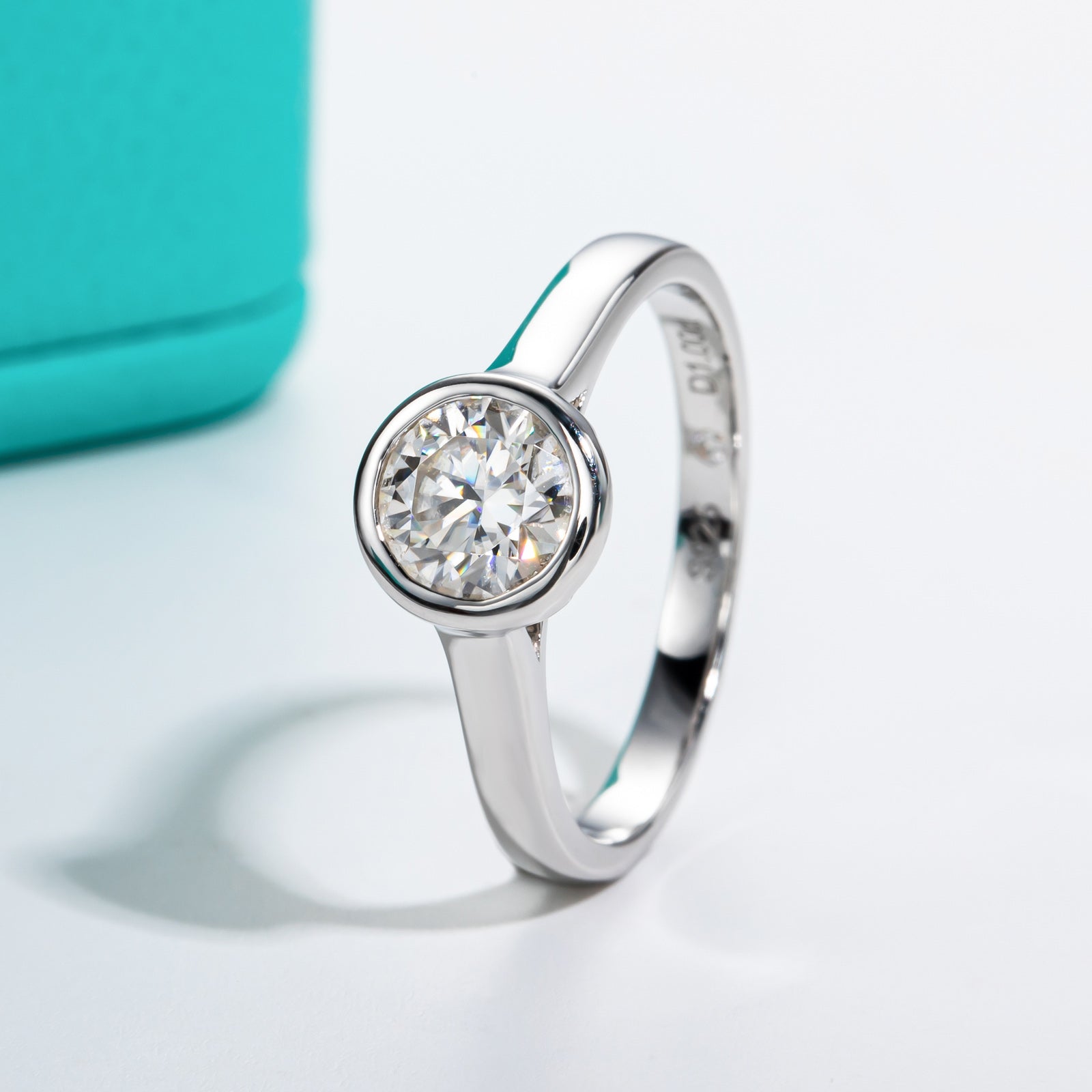 Round Cut Bezel Moissanite Engagement Ring (1 ct)