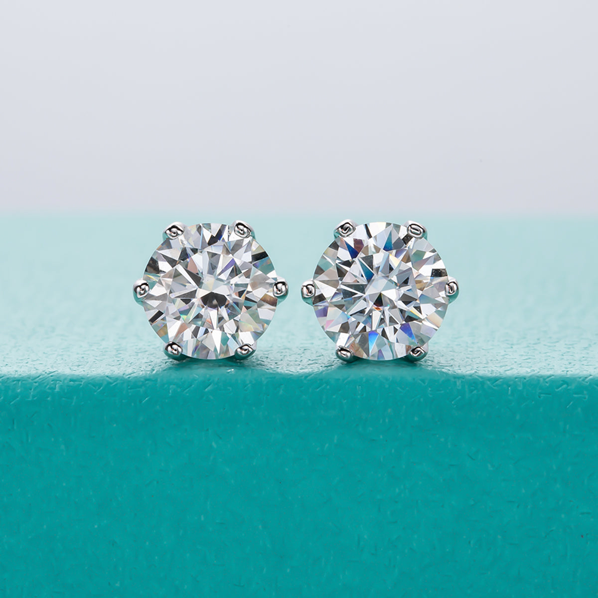 Round Brilliant Moissanite Diamond Stud Earrings (1 ct. tw)