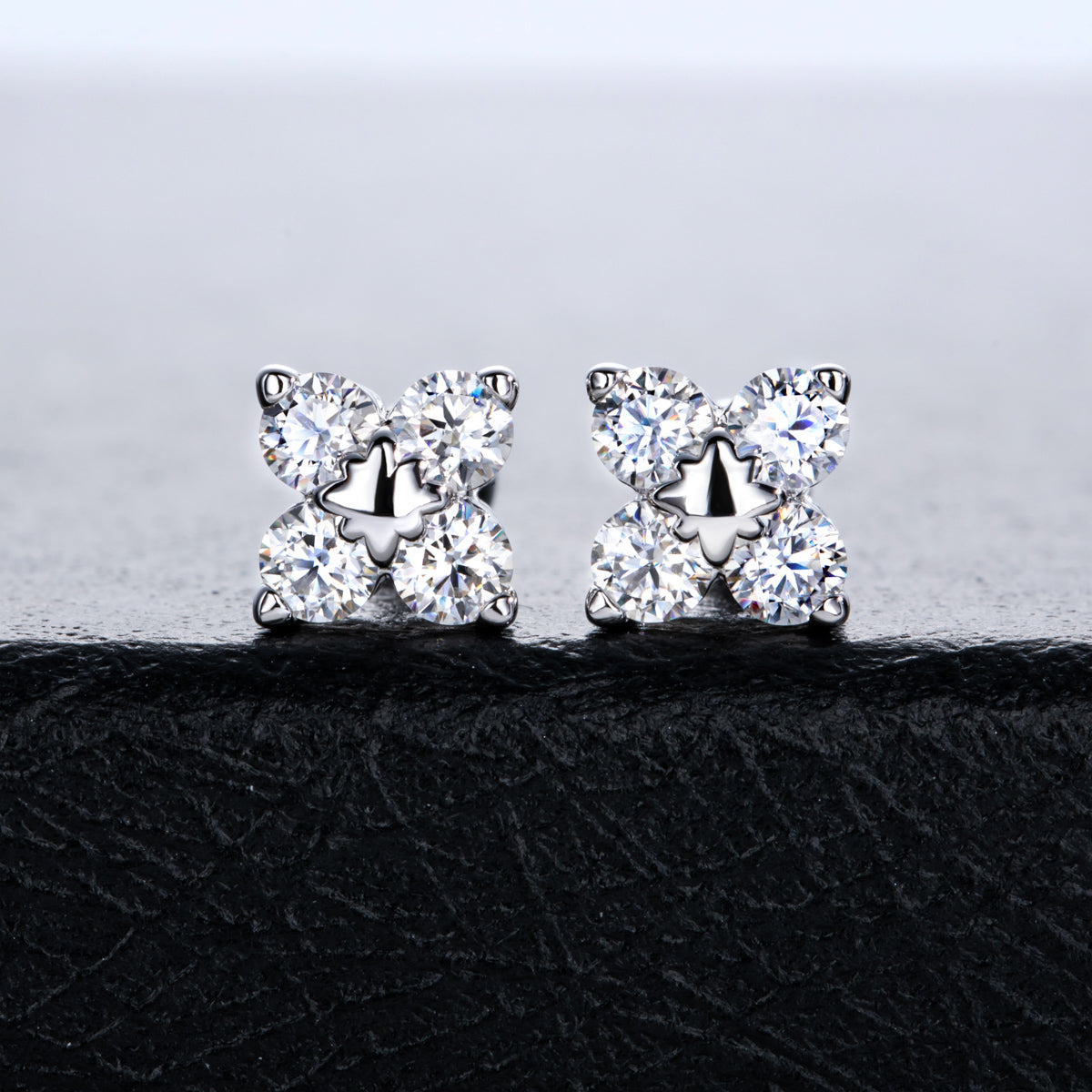 S925 Sterling Silver Round Moissanite Four-Leaf Clover Stud Earrings