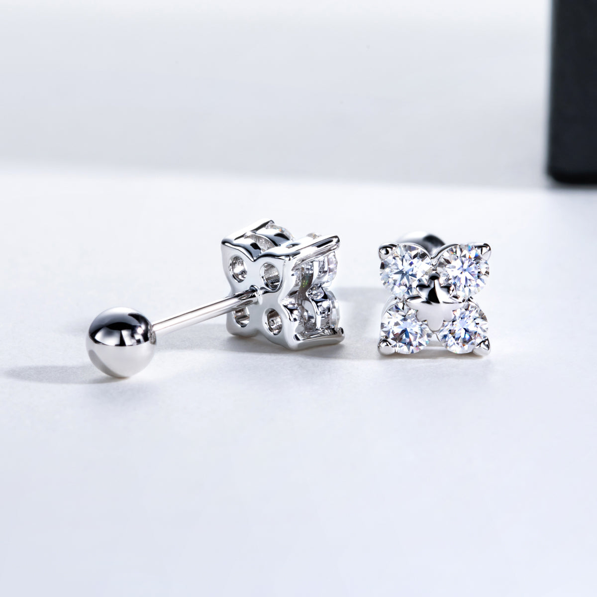 S925 Sterling Silver Round Moissanite Four-Leaf Clover Stud Earrings