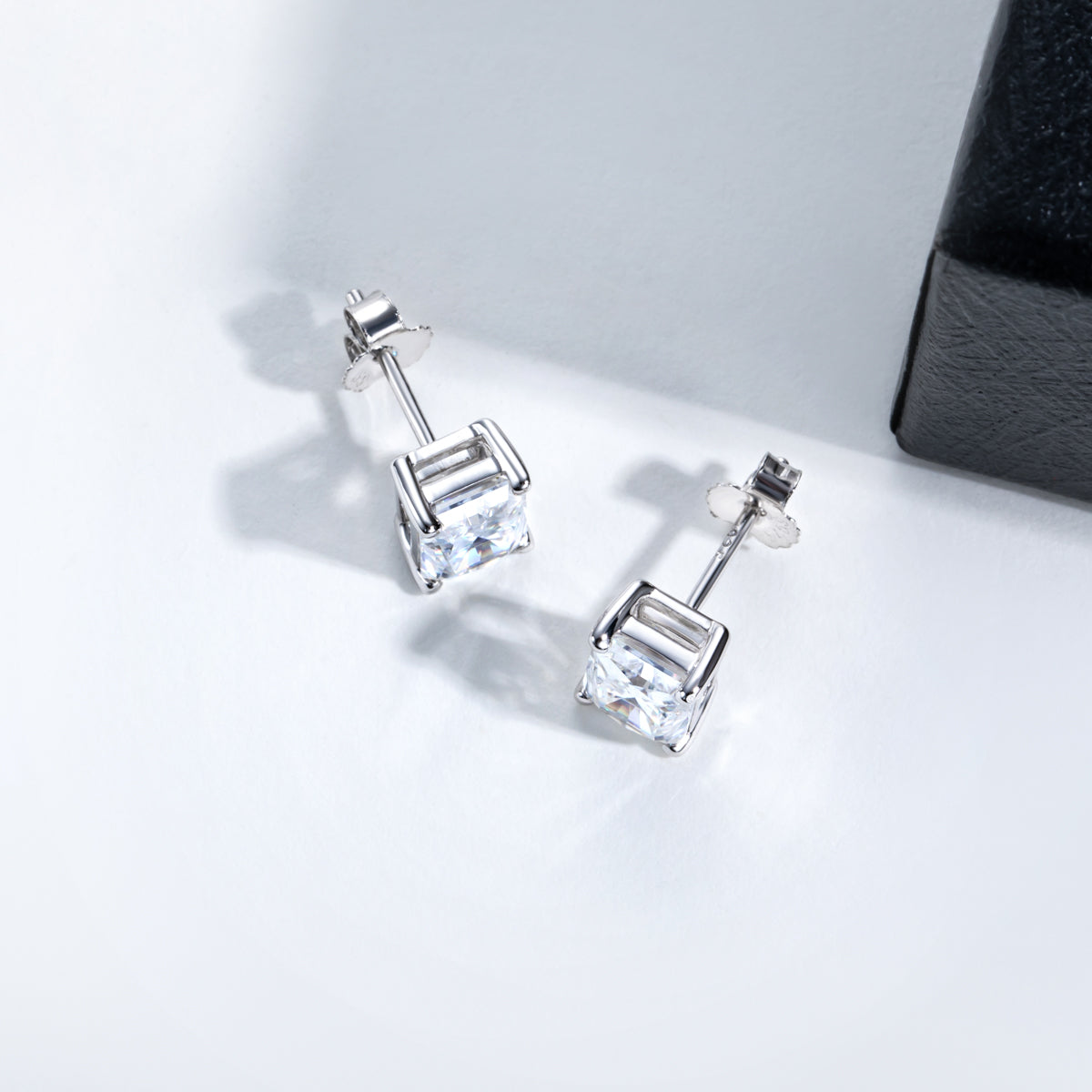 S925‑Silver Radiant‑Cut Moissanite Stud Earrings