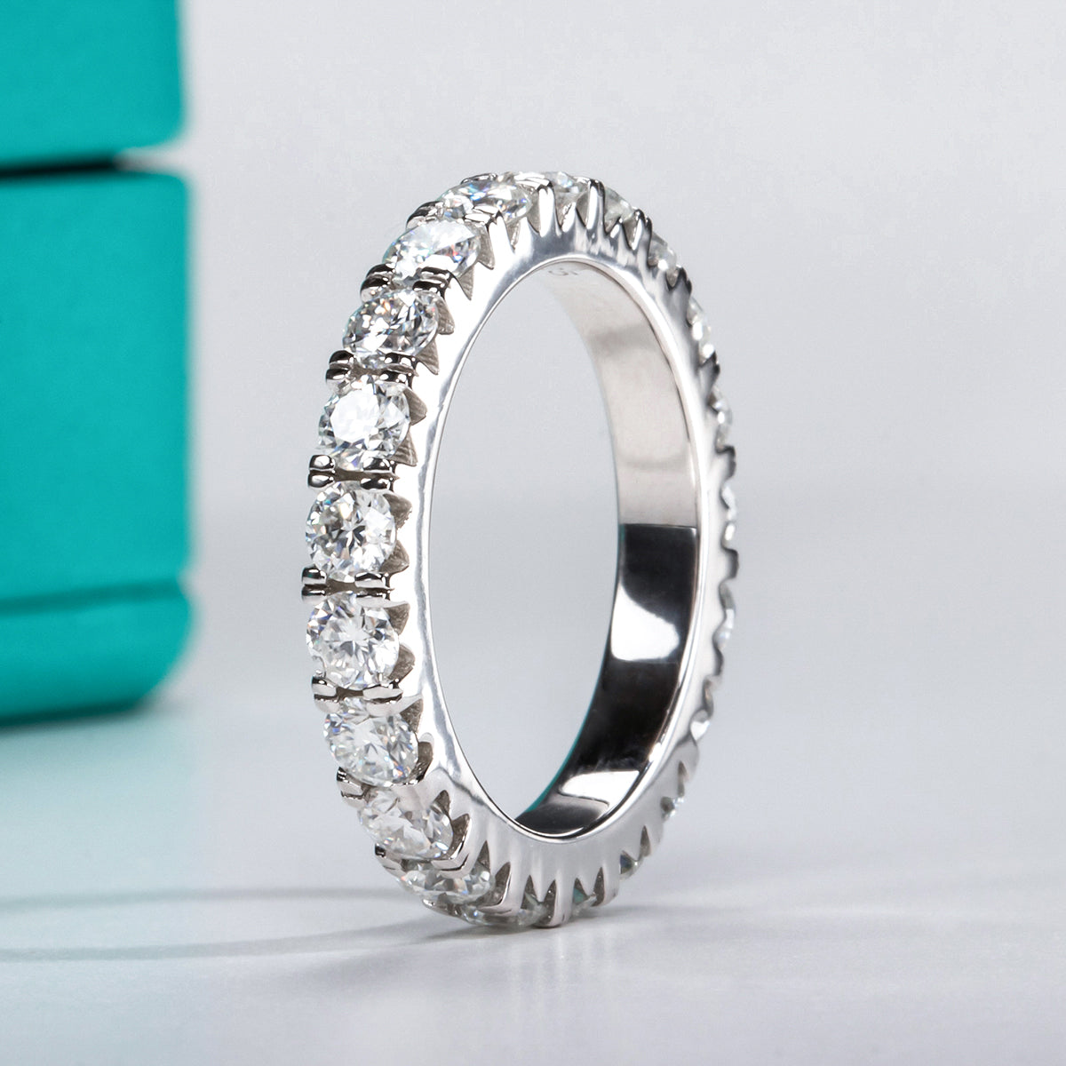 Round Cut Moissanite Wedding Band (2.4cttw)