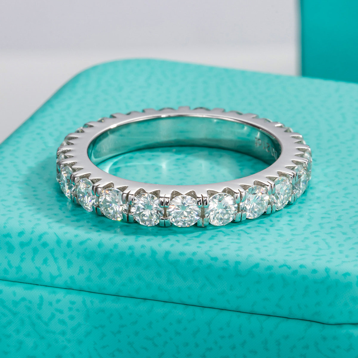 Round Cut Moissanite Wedding Band (2.4cttw)