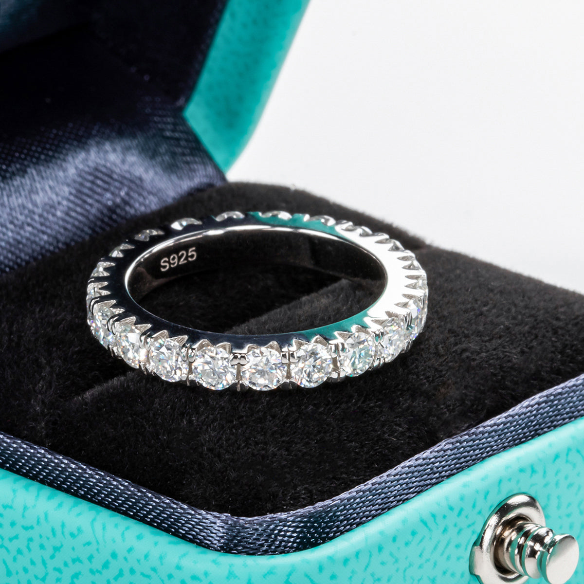 Round Cut Moissanite Wedding Band (2.4cttw)