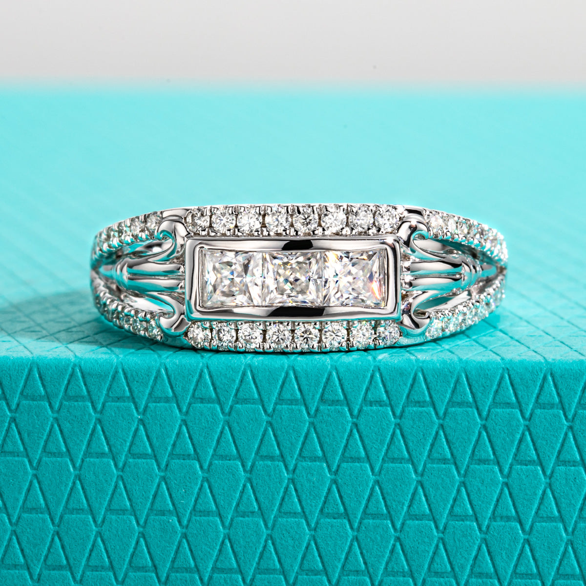 S925 Sterling Silver Roman Column Moissanite Ring