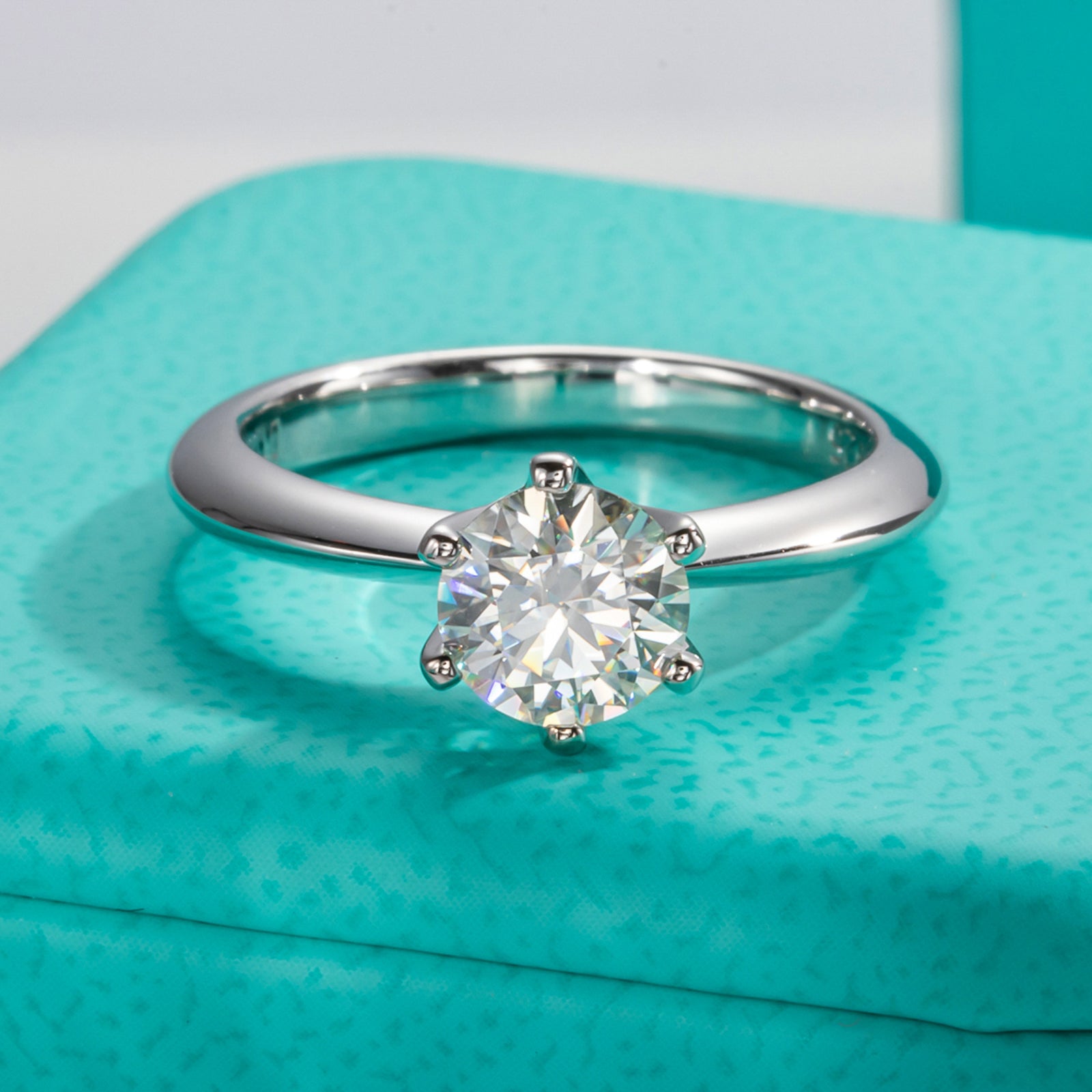 Round Cut Moissanite Engagement Ring (0.5-5 ct)