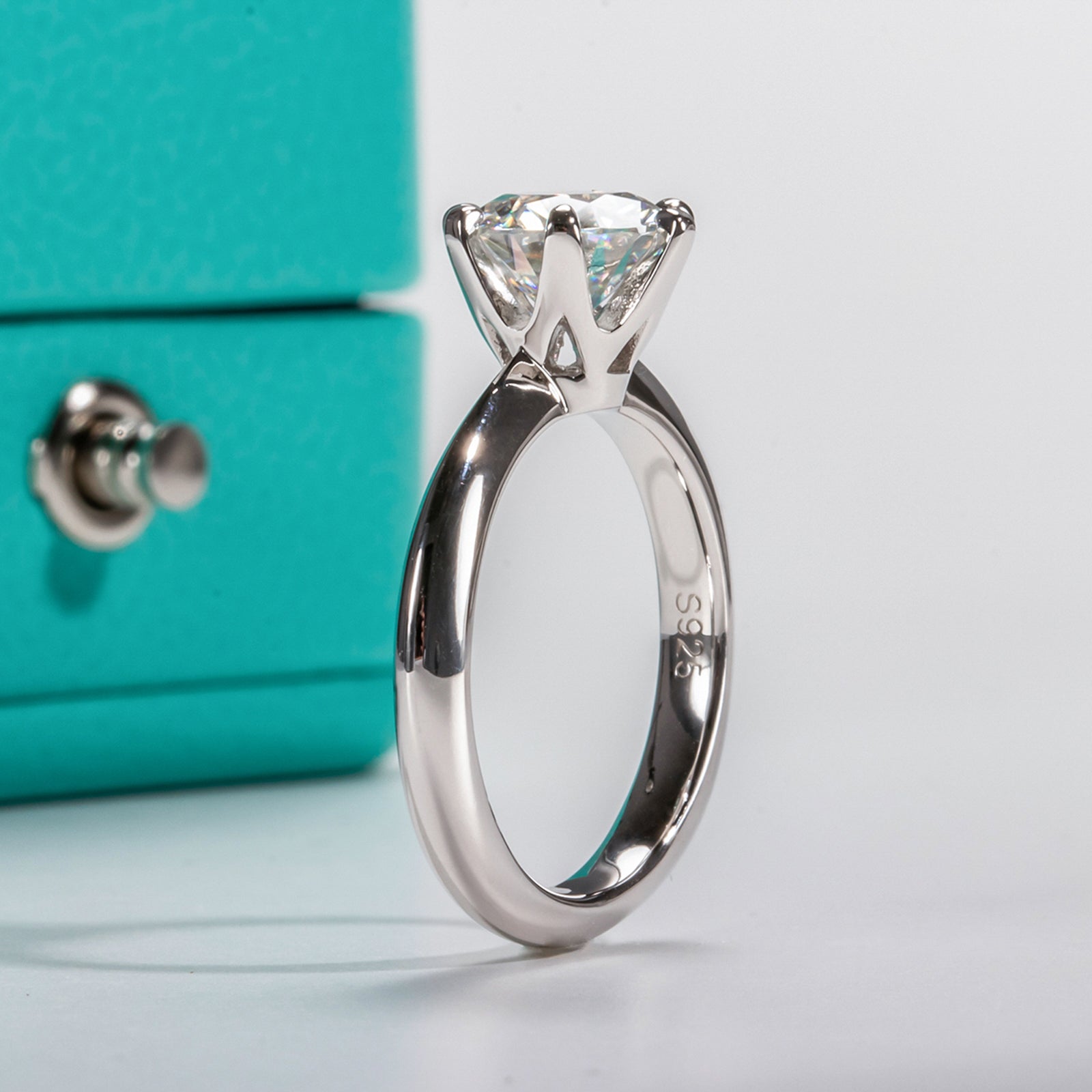 Round Cut Moissanite Engagement Ring (0.5-5 ct)