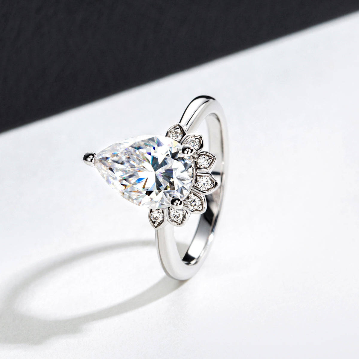 S925 Silver Pear-shaped 8×12mm Moissanite Ring