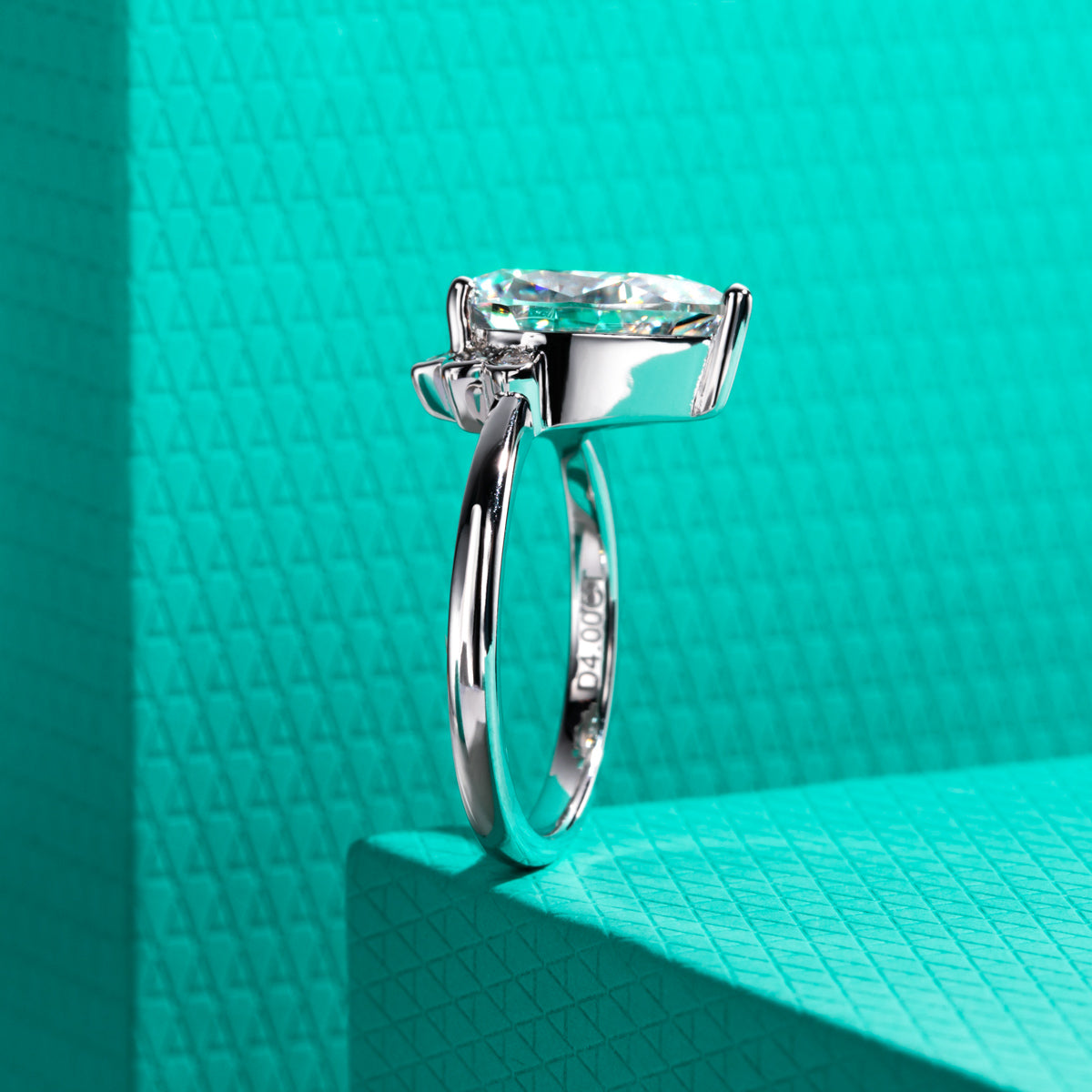 S925 Silver Pear-shaped 8×12mm Moissanite Ring