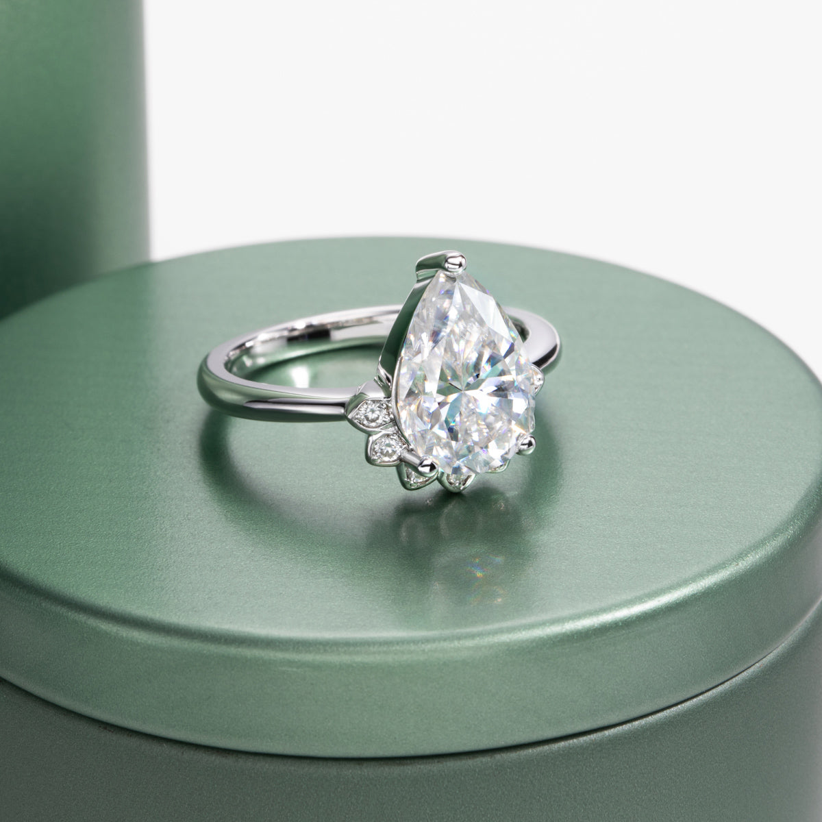 S925 Silver Pear-shaped 8×12mm Moissanite Ring