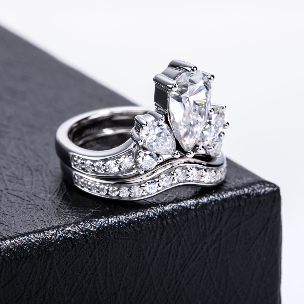 Teardrop‑Shaped Moissanite Crown Stackable Ring Set