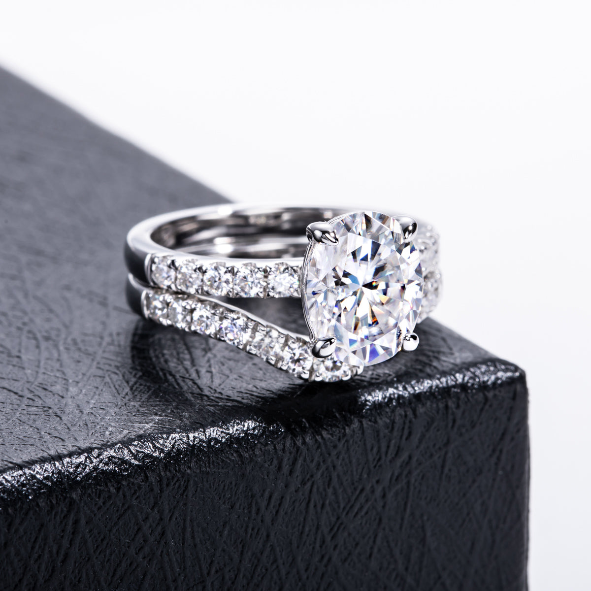 Oval‑Cut Moissanite Stackable Ring Set