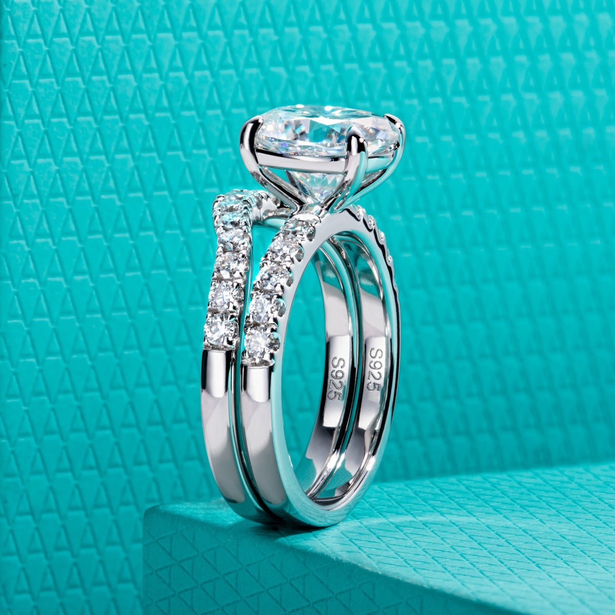Oval‑Cut Moissanite Stackable Ring Set