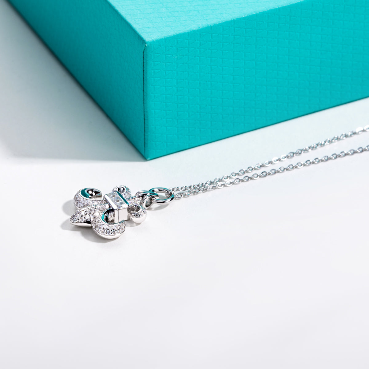 S925 Sterling Silver Moissanite Iris Pendant