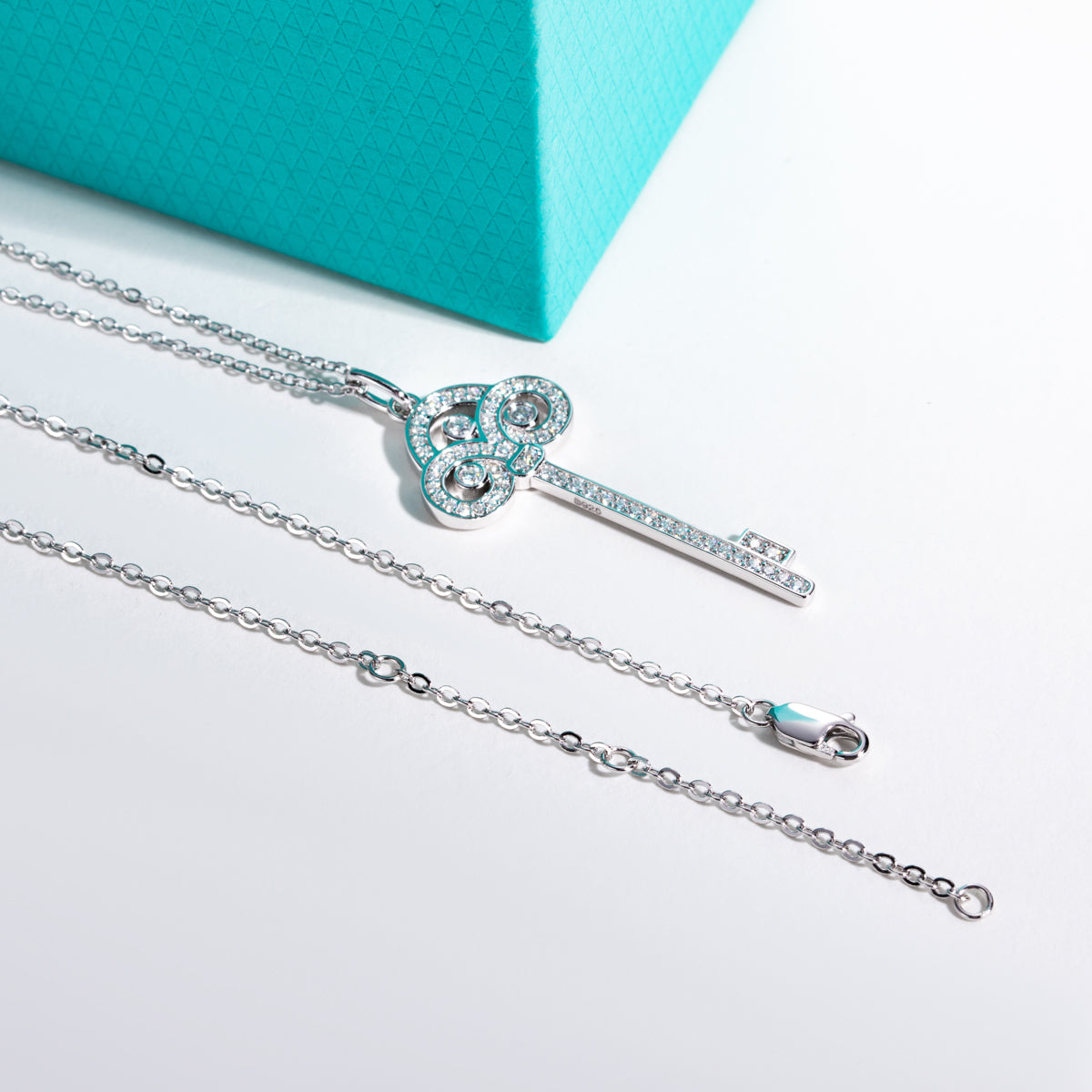 S925 Sterling Silver Moissanite Iris Key Pendant Necklace