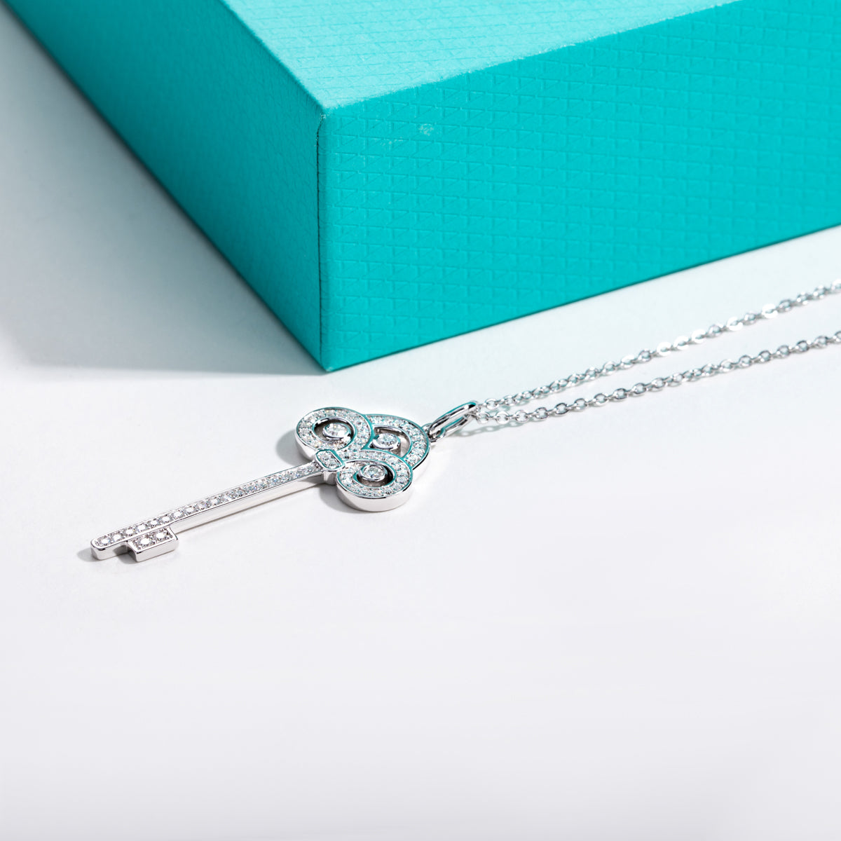 S925 Sterling Silver Moissanite Iris Key Pendant Necklace