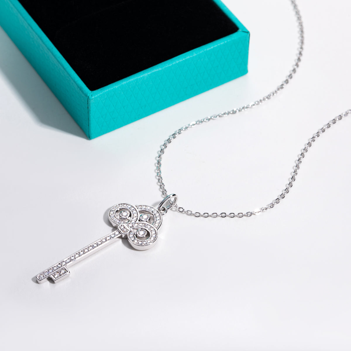 S925 Sterling Silver Moissanite Iris Key Pendant Necklace