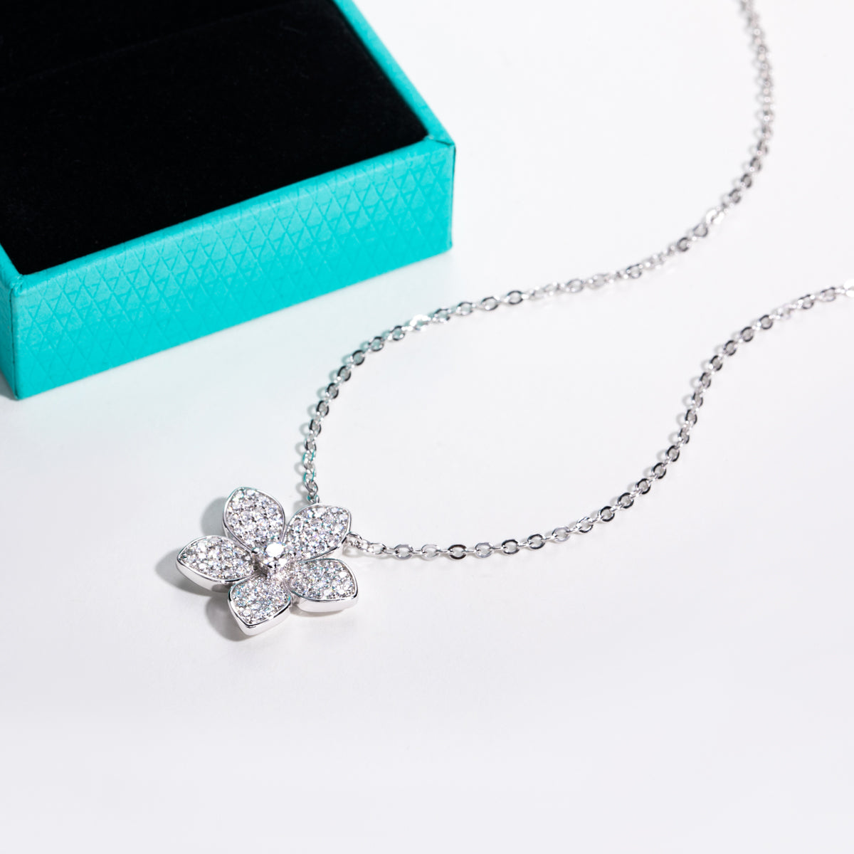 S925 Sterling Silver Moissanite Four-Leaf Clover Clavicle Necklace