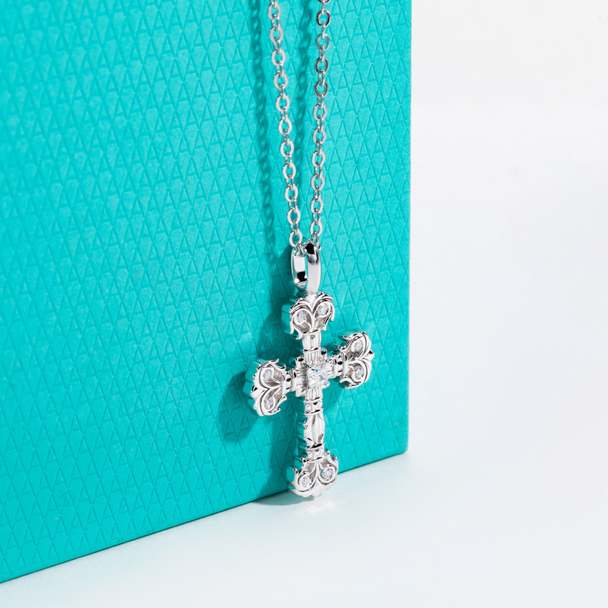 S925 Silver Moissanite Flame Cross Clavicle Chain Pendant