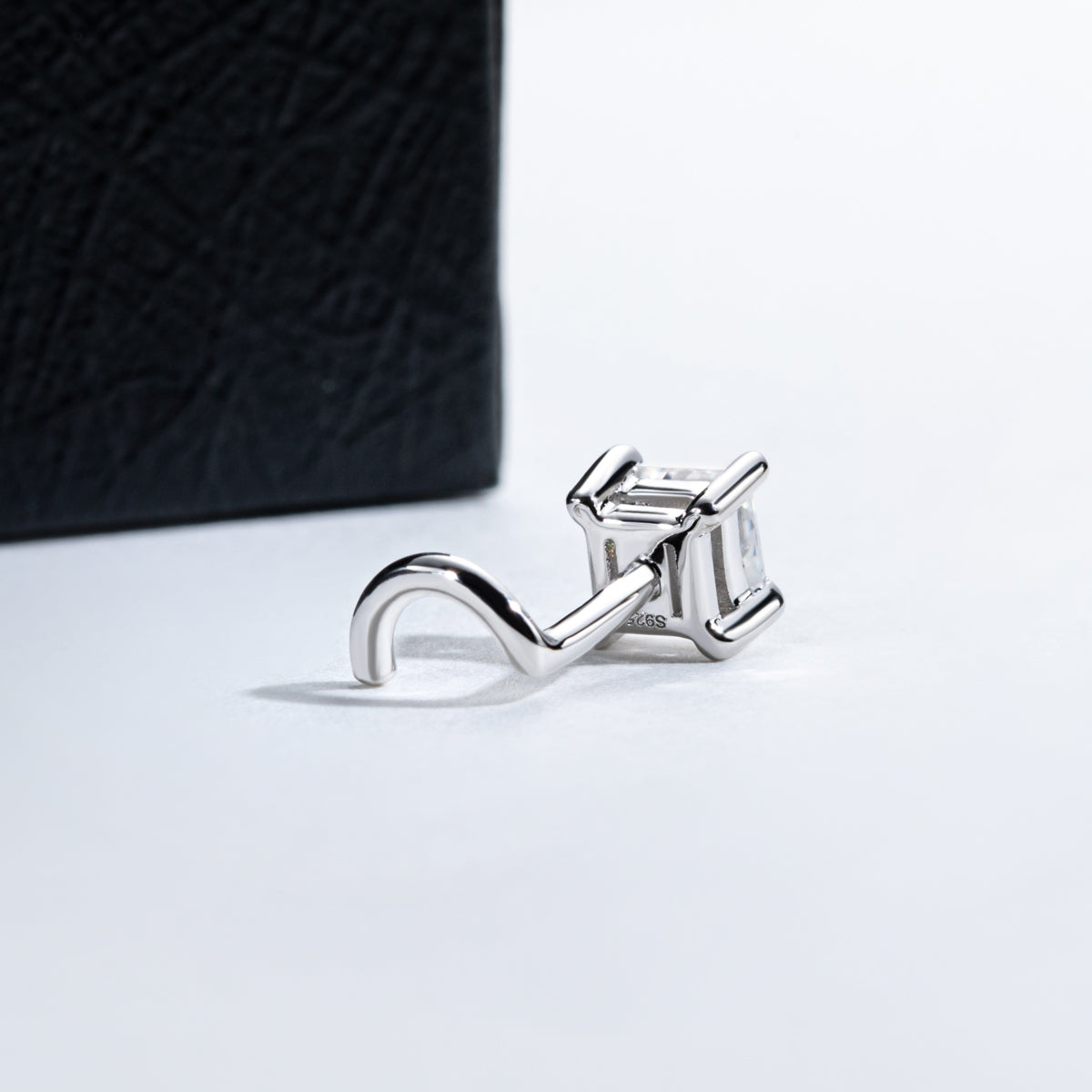 PT950 Moissanite Princess Cut Nose Stud