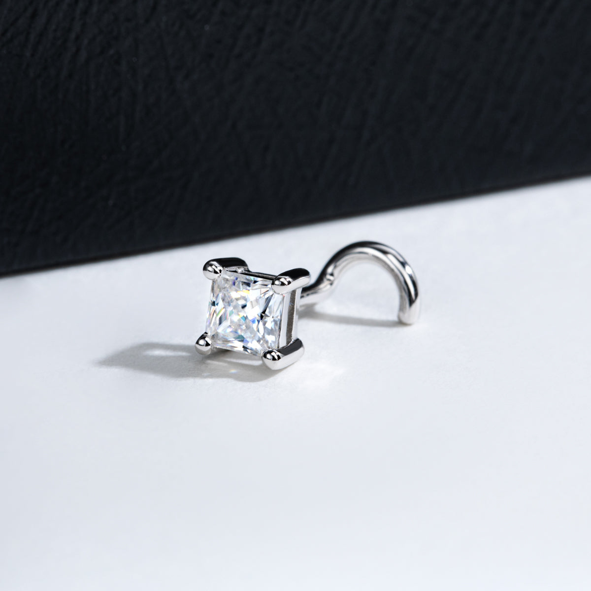 PT950 Moissanite Princess Cut Nose Stud