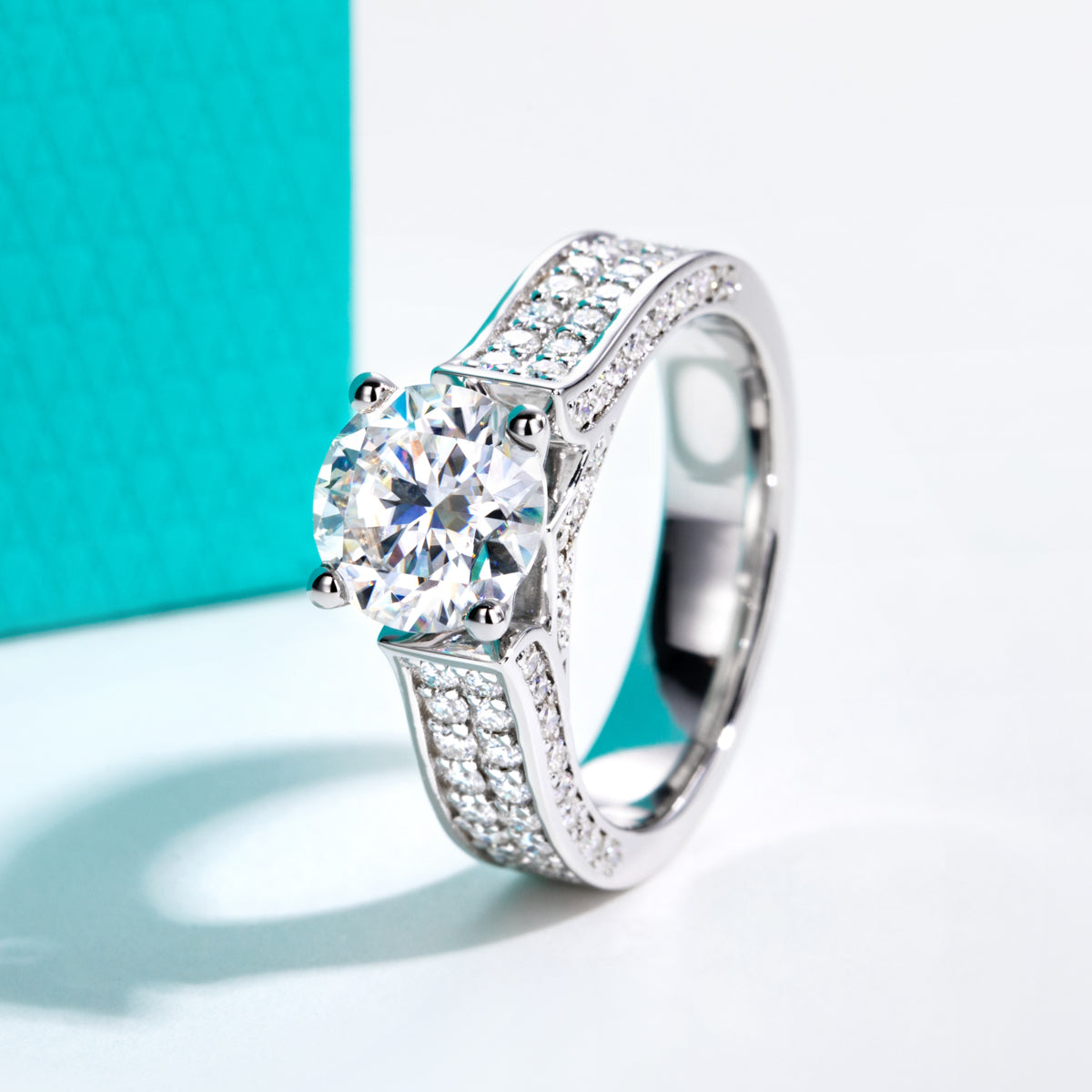 Product Name: S925‑Silver 2.0CT Round Moissanite Luxury Engagement Ring