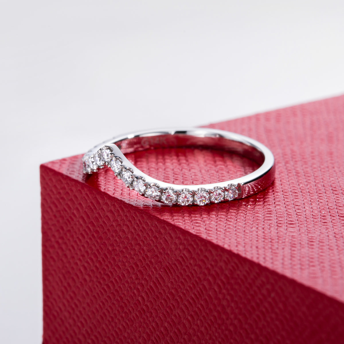 14K Gold V‑Shape Moissanite Half‑Eternity Band Ring(1.5mm)