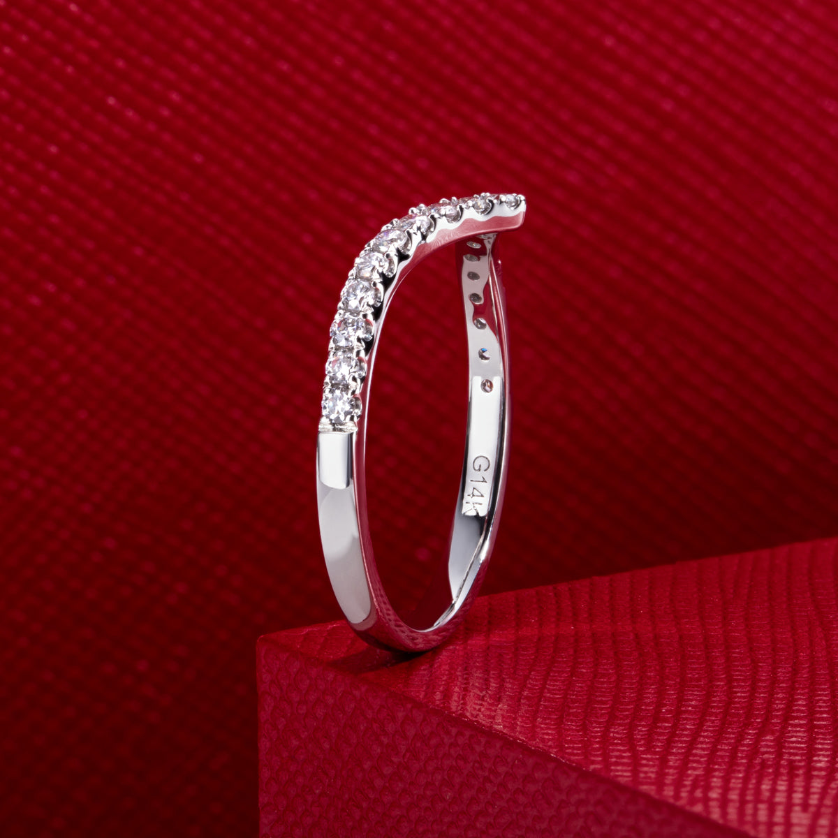 14K Gold V‑Shape Moissanite Half‑Eternity Band Ring(1.5mm)