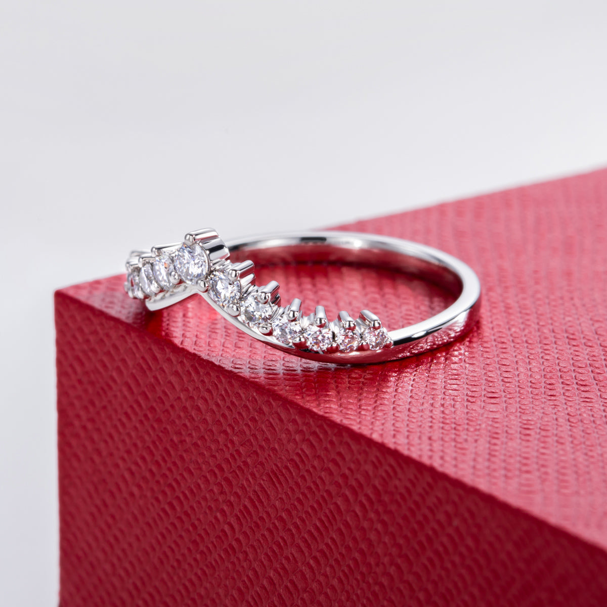 14K Gold Moissanite V-Shape Crown Ring