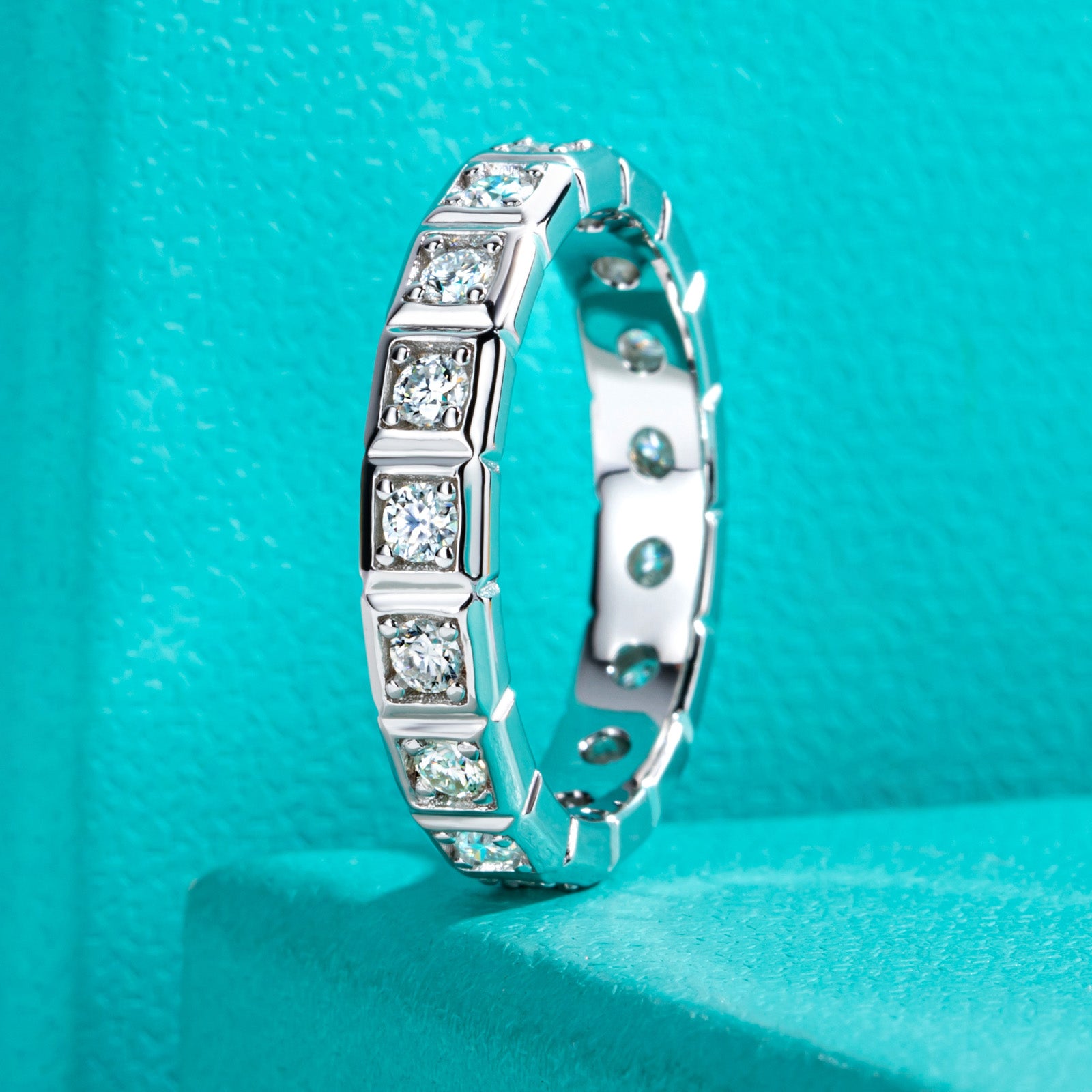 Round Cut Moissanite Wedding Band (0.7 cttw)