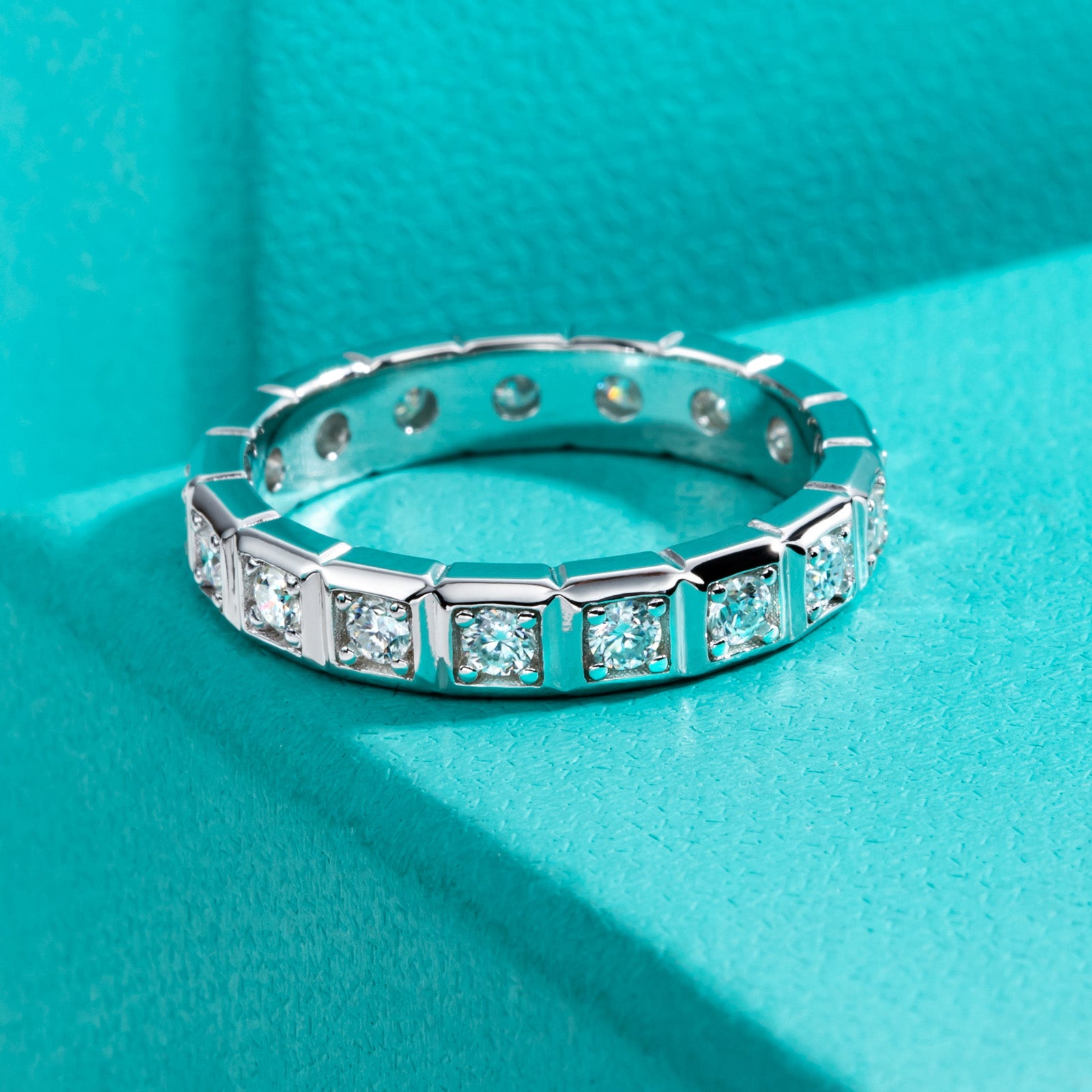 Round Cut Moissanite Wedding Band (0.7 cttw)