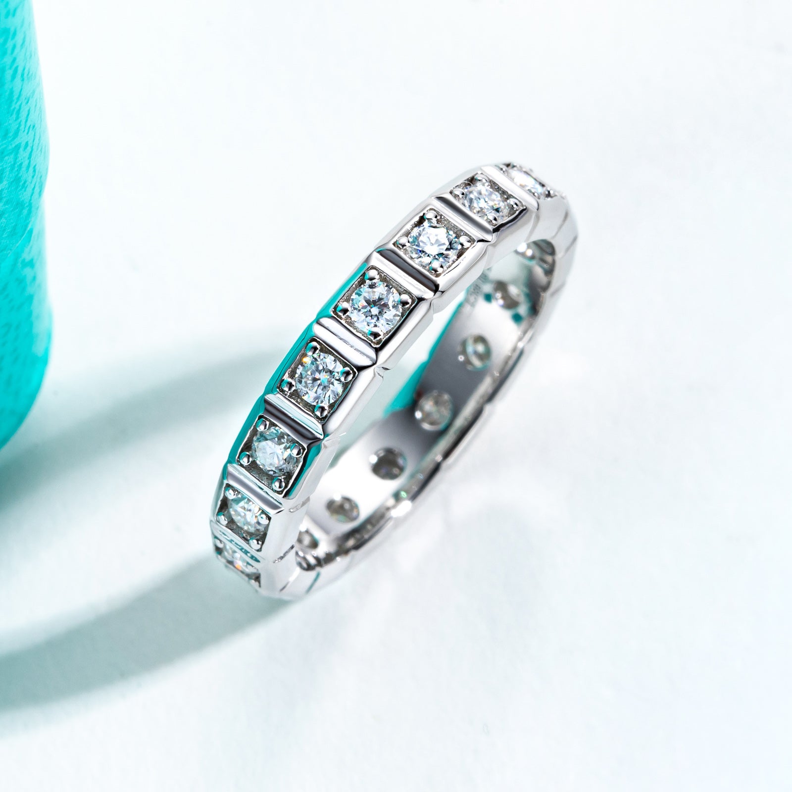 Round Cut Moissanite Wedding Band (0.7 cttw)