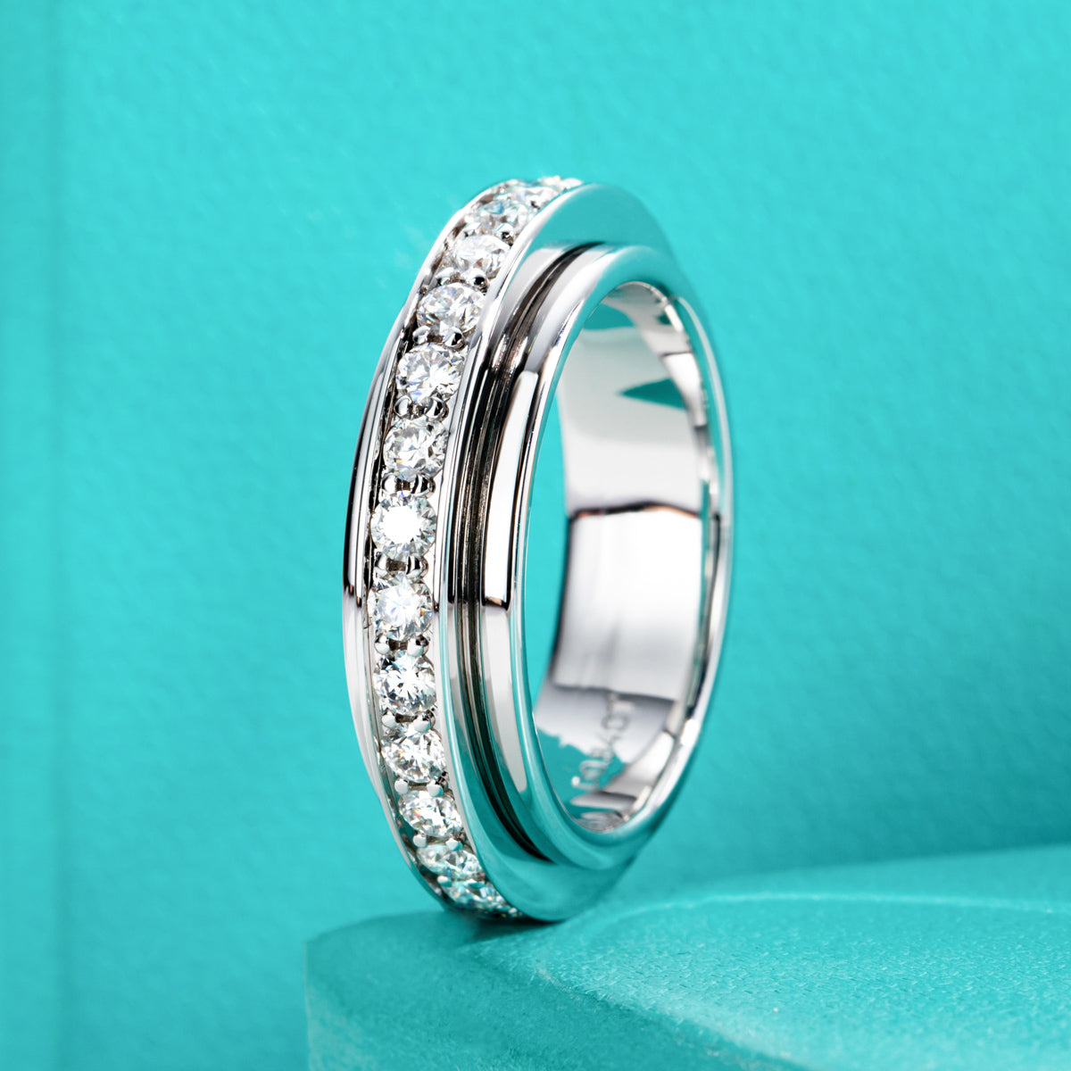 Rotatable Full Paved Moissanite Ring with 2.6mm Stones, Copper Base
