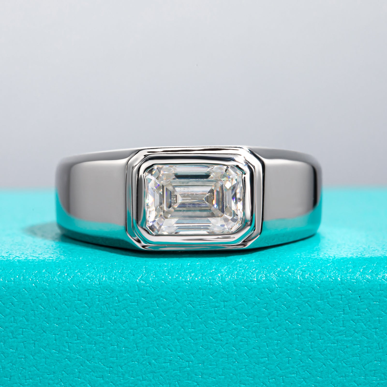 Emerald Cut Moissanite Men's Engagement Ring (2ct)