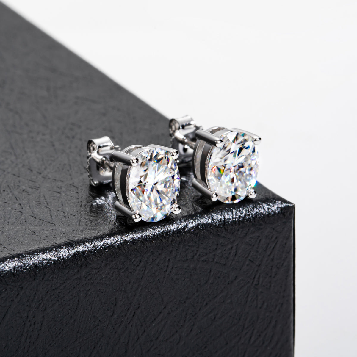 10K Gold 5×7mm Oval Moissanite Stud Earrings 1CT Total