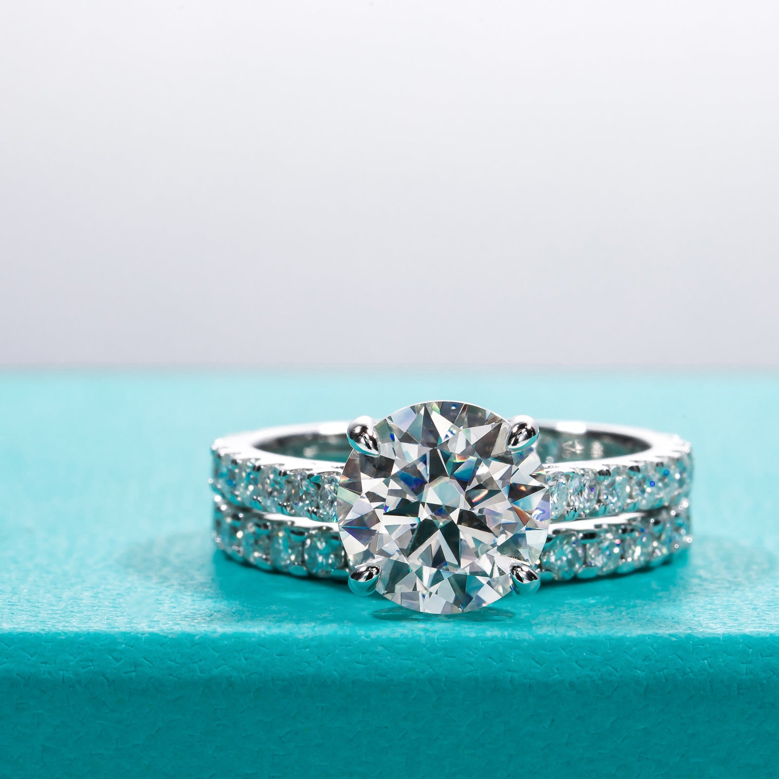 Round Cut Moissanite Engagement Ring Bridal Set (4.3 cttw)