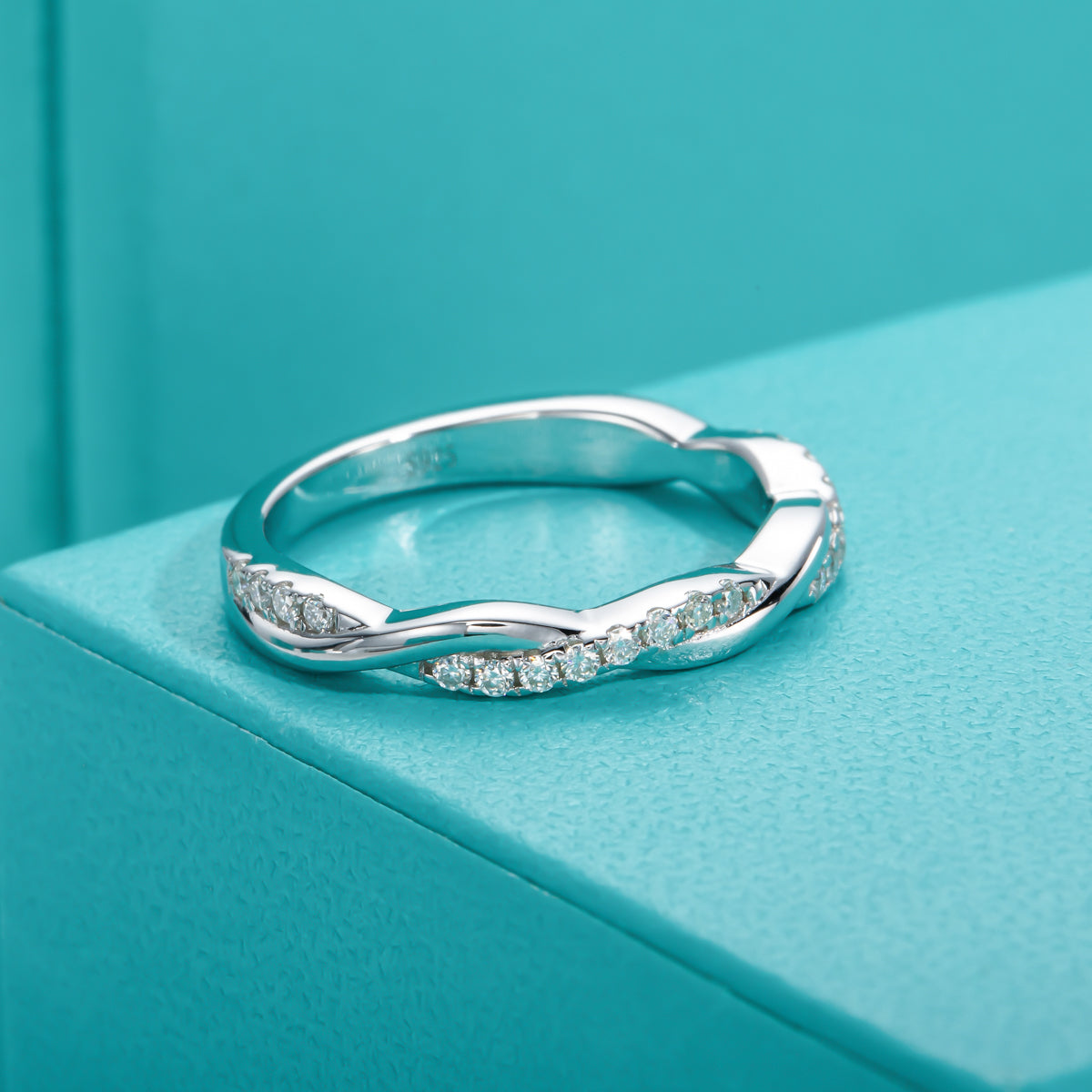 1.3mm Moissanite Twisted Ring