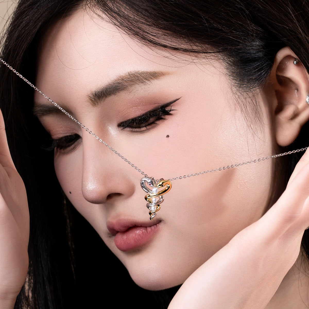 Yushi She Pendant Necklace